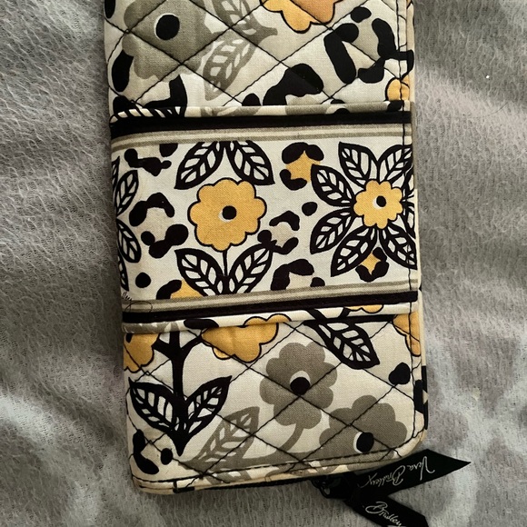 Vera Bradley wallet - Picture 1 of 3